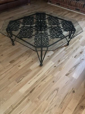 Base de hierro fundido vintage con mesa de centro de vidrio octágono biselado  Foto 1 de 4