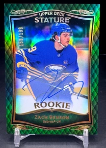 2024-25 Upper Deck Statura - Zach Benson #31 - Green Rookie Auto /199 - Foto 1 di 2