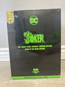 Mega figura McFarlane Batman Arkham Asylum The Joker Titan GITD etiqueta dorada nueva - Imagen 1 de 4