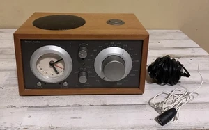 Radio Reloj AM/FM Tivoli Audio Modelo Tres Henry Kloss con Cable de Alimentación y Antena - Imagen 1 de 8