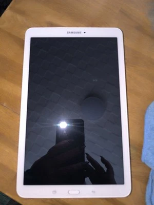 Samsung Galaxy Tab E SM-T560, 9,6", 8GB, WLAN, Weiß guter Zustand  - Bild 1 von 4