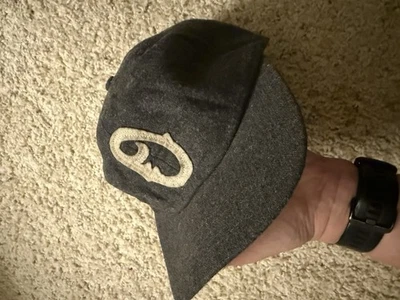 Boné de lã vintage Obey Propaganda cinza "O" - Imagem 1 de 4