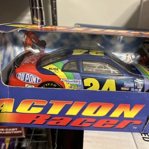 Jeff Gordon 1996 #24 GM Dupont 1/:18 Action Racer con personaggio e parti schiantate, - Foto 1 di 20