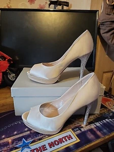 Kurt Geiger Carvela Desnudo Satén Stilletos Diamonte Tacones Boda Fiesta Reino Unido Talla 4 - Imagen 1 de 9