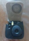 appareil photo intax mini de couleur noir avec housse de protection 