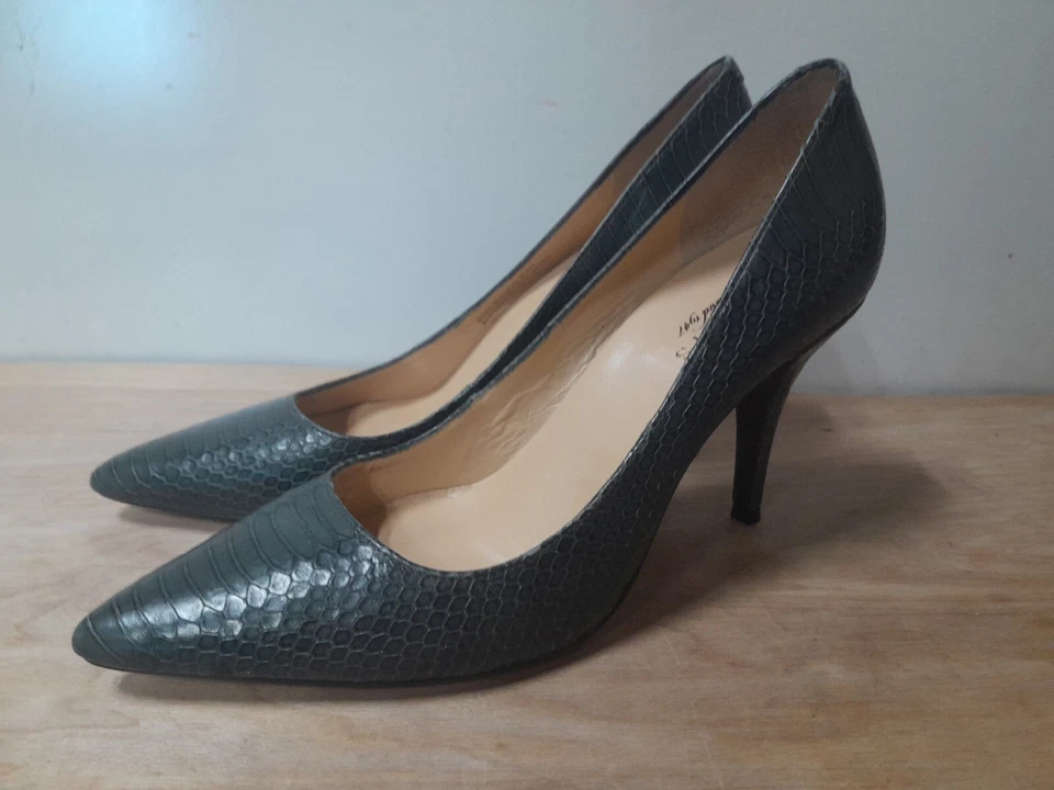 Talbots Cuero Sombra Gris Piel de Reptil Estampado Punta Tacones Bomba 8 1/2 B Foto 1 de 4