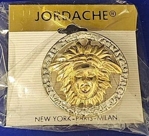 Broche Vintage Jordache Sun Face Dorado Tono Plata Medallón Redondo Nuevo de Lote Antiguo 1.5" - Imagen 1 de 4