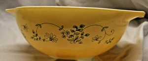 Vintage Pyrex 444 Yellow green floral Cinderella Mixing Bowl 4q - Picture 1 of 4