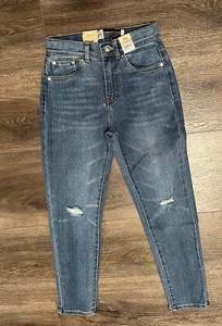 NWT Levis SilverTab Girls Youth Sz 8 REG Medium Wash Mini Mom Jeans Pants - Picture 1 of 2