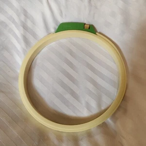 Clover Embroidery Hoop 18cm 7 inch Japan Stitching Cross Stitch Plastic - Picture 1 of 6