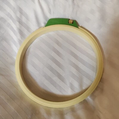 Clover Embroidery Hoop 18cm 7 inch Japan Stitching Cross Stitch Plastic - Image 1 of 4