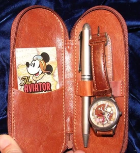 MONTRE ET STYLO AVIATEUR MICKEY MOUSE DISNEY TIME WORKS + ÉTUI CUIR ~ édition limitée - Photo 1/9