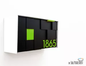 Buzón moderno con cara 3D, cuerpo blanco de aluminio y números verdes - tipo 3 - Imagen 1 de 8