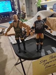 WWE 2011 Big Show, Champions Fan Central Exclusive&Wade Barrett, Elite Series 24 - Picture 1 of 11