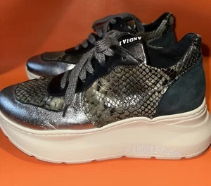 ANDiA FORA 8 Sneakers Silver Snake Design Low Cut Elevated - Picture 1 of 7