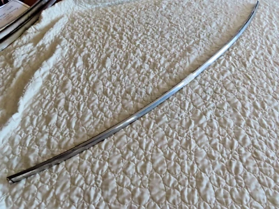 70 OLDS TORONADO 1969 moldura trasera revelación moldura cromo ventana trasera inferior Foto 1 de 4