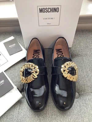 Mocasín de cadena con logotipo Moschino (mujeres) 8US / 38EU, $650 NUEVO CON ETIQUETAS Foto 1 de 4