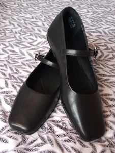 Clarks Black Pure Tbar Leather shoes size 6 EU 39.5 Brand New with Box - Picture 1 of 11