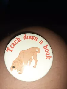 Insignia vintage de Track down a Book - Imagen 1 de 2