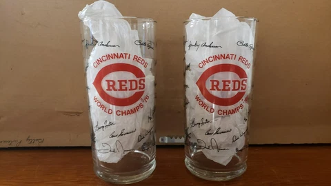 2 Cincinnati Reds World Champs 1976 Autograph Glasses Big Red Machine, J. Bench Cover