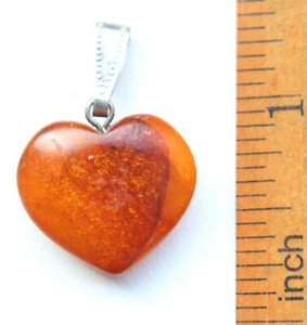 Vintage Amber Heart Shape Pendant 1.8 gram 波羅的海琥珀 - Picture 1 of 4