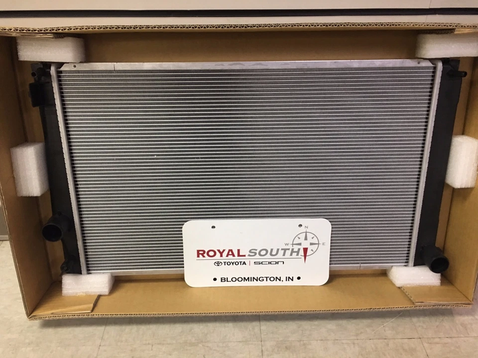 Toyota Rav4 2006 - 2014 2.4L 2.5L Radiator Assembly W/ Cap Genuine OEM OE - Image 1 of 4