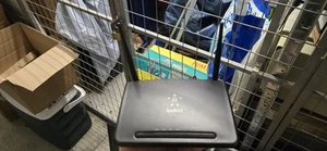 Belkin Wireless Router N300 Modem Schwarz in gutem Zustand - Bild 1 von 5
