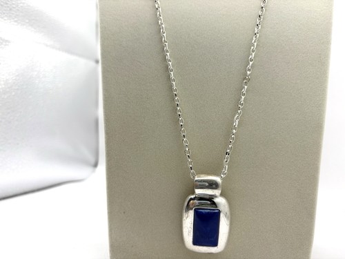 VETEMENTS Collana con ciondolo cabochon blu lapislazzuli tono argento