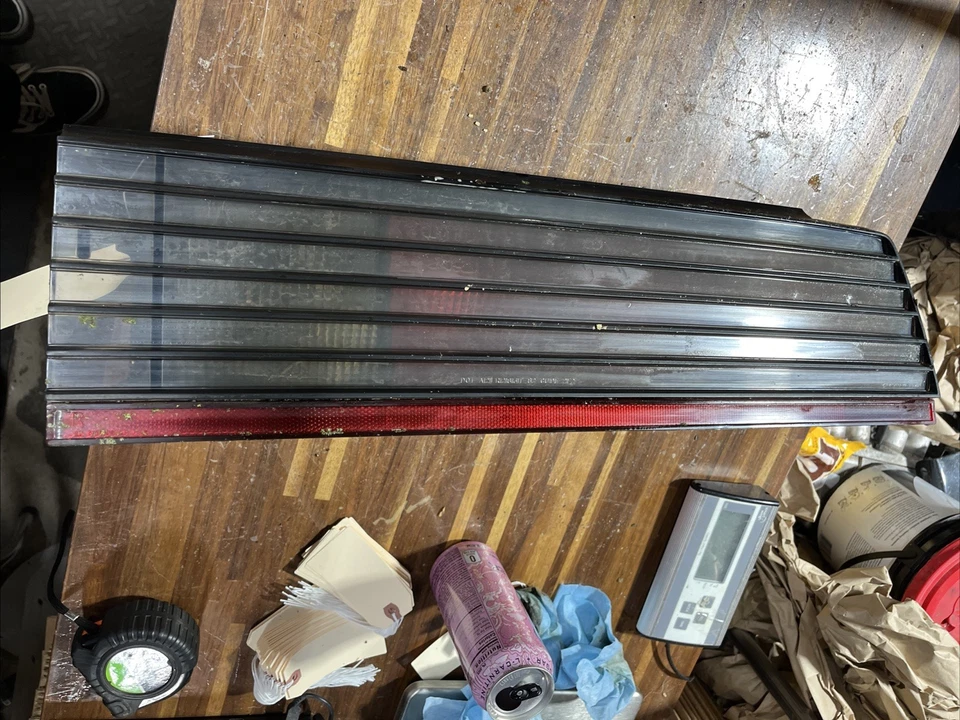 Lanterna traseira Firebird destro 1982–1984 - Imagem 1 de 2