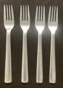 Robert Welch SVENSKA Set di 4 forchette per insalata acciaio inox satinato 18/10 Corea (M) - Foto 1 di 4
