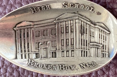 RARO!  Broken Bow Nebraska High School Sterling 5.8" Cuchara de Recuerdo Rosa Salvaje  Foto 1 de 4