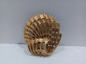 Vintage Signed Coro Brushed Gold Tone Swirl Brooch Scarf Lapel Pin - Picture 1 of 6
