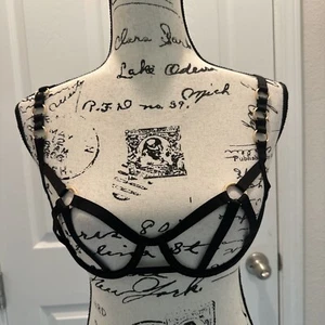 Victoria’s Secret Very Sexy Strappy Unlined Bra w/Gold Ring  Black Size L NWT - Picture 1 of 8