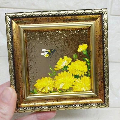 Pintura abejorro abeja sobre diente de león arte pequeño abeja insectos arte enmarcado en oro Foto 1 de 4