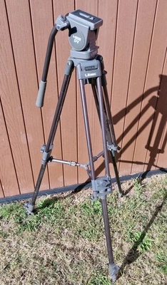 profesional Libec T68 Tripod 75mm Aluminum with H22 DV mount lightweight SLR  - Image 1 of 4