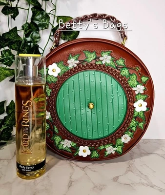 Bandolera Loungefly Señor de los Anillos Hobbit Puerta Figura y Spray Corporal ☆NUEVO☆ Foto 1 de 4