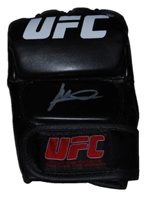 MAGOMED ANKALEV signed (UFC) MMA Combat Sambo Fighting glove BECKETT BAS BV13295 - Picture 1 of 2