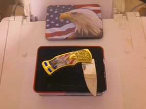 Patriotic United We Stand American Bald Eagle Folding Knife Collectors Tin NEW - Picture 1 of 5