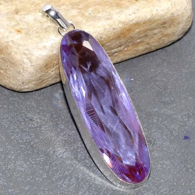 Colgante de cuarzo alejandrita chapado en plata 925 de 2,9" facetado llamativo GW Foto 1 de 3