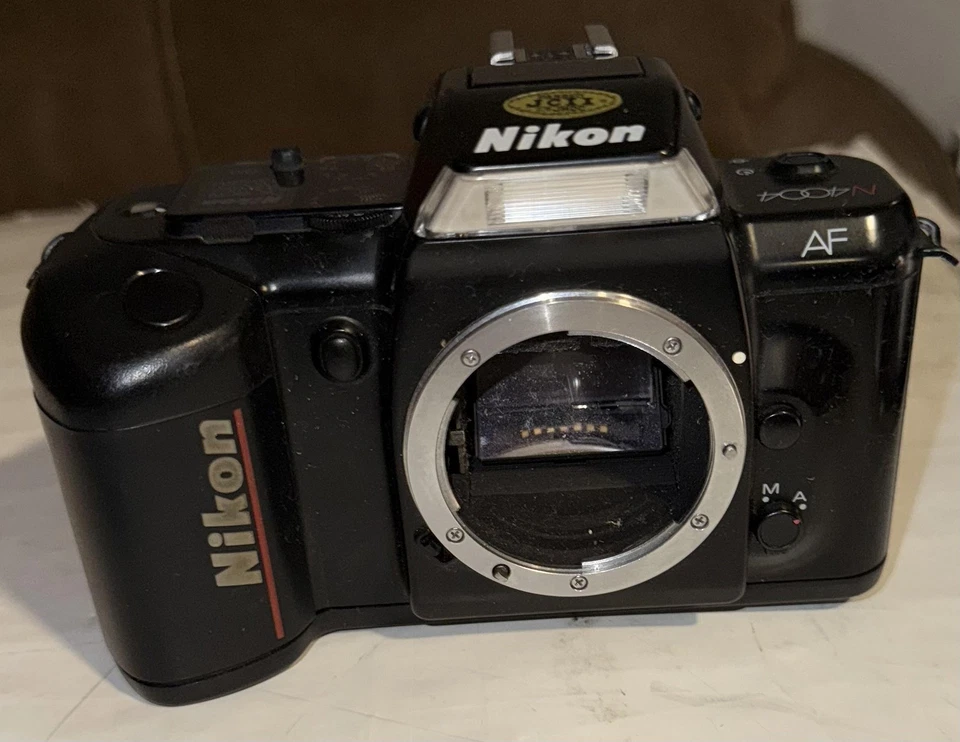 Cámara Nikon N4004 AF 35mm Película SLR De Colección Cuerpo Solo Montura F Negra *LEER* Foto 1 de 4
