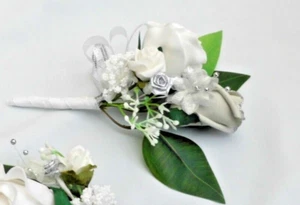 Rosas plateadas/blancas - Ramillete de boda M.O.B. Ojal - Imagen 1 de 5