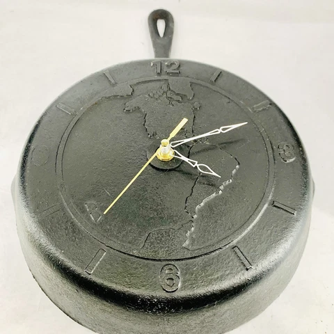 Black Cast Iron Skillet Clock 3D world map North & South America Antique 👇read Cover