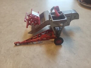 Vintage Ertl Collectibles Diecast Case Pull-Type Combine, Have been displayed - Picture 1 of 9