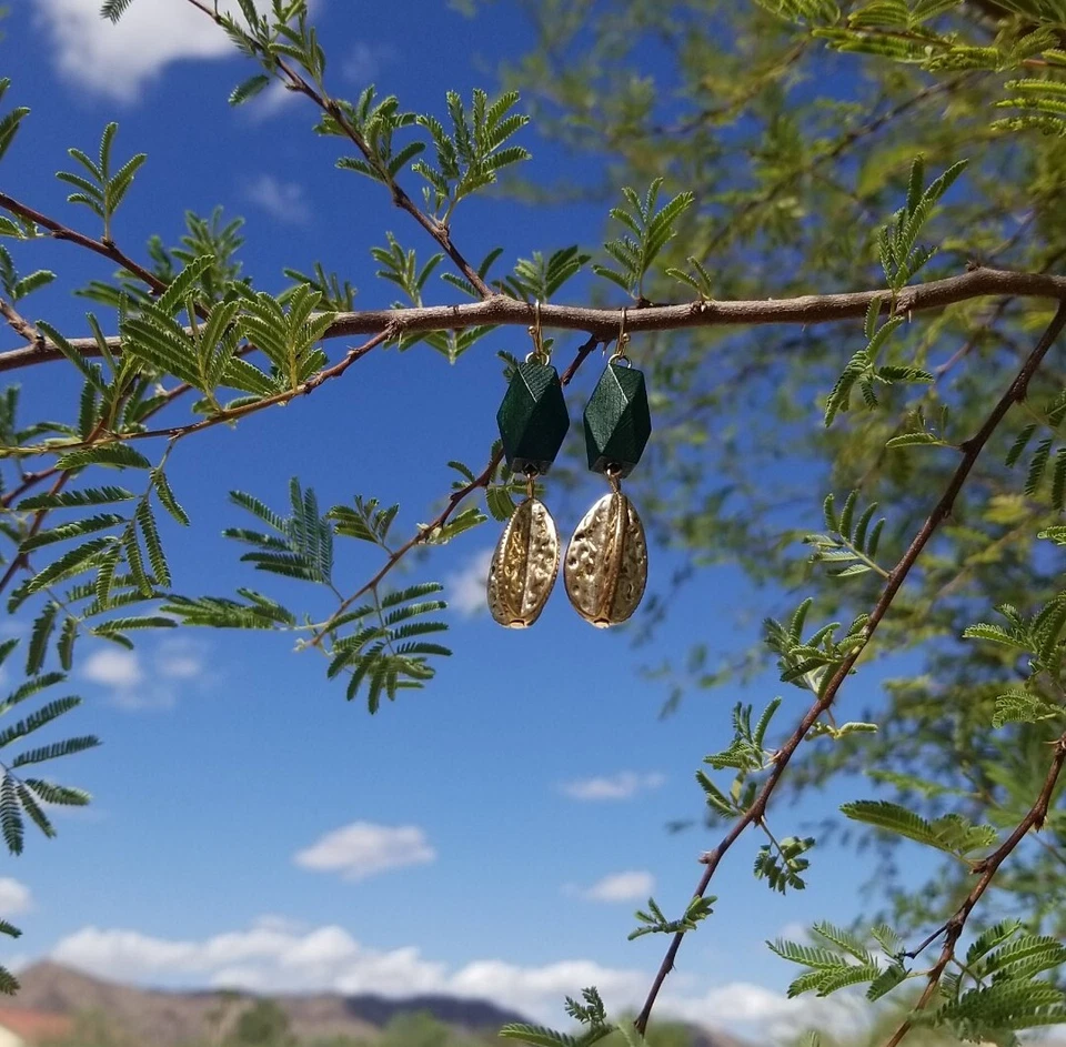 Moda Pendientes Cuentas Verdes Tono Dorado Pendientes Colgantes Damas Joyería Foto 1 de 4