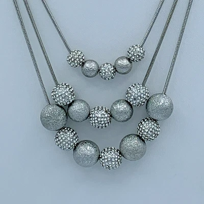 Collar de cadena en capas tono plata Chico’s con cuentas deslizantes y cristales pavé 4-303 Foto 1 de 4