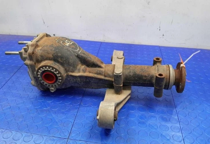 2012-2016 Subaru Impreza Rear Differential Carrier Assembly 3.70 Ratio OEM - Image 1 of 4