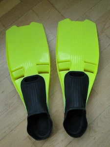 Schwimmflossen / Gr.41 - 42 / Freizeit / schwarz - neon / Wassersport / Urlaub - Bild 1 von 2