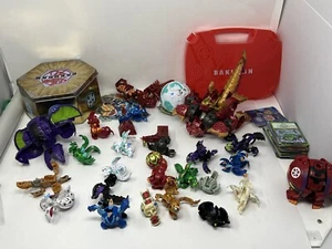 Lote de Bakugan Battle Brawlers Conjunto Mixto Figura Juguetes 3 Tamaños Tarjetas Estuche Lata - Imagen 1 de 18