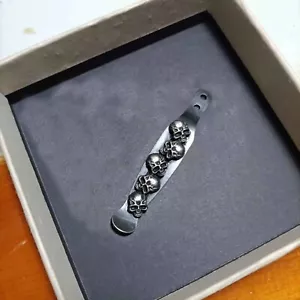 "Ein 5-Schädel-Taschenclip für Rick Hinderer XM18 3,5"" - Bild 1 von 1