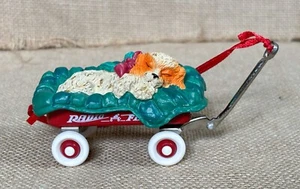 Radio Flyer Wagon Spaniel Cachorro Perro Adorno de Navidad Retro Vacaciones - Imagen 1 de 8